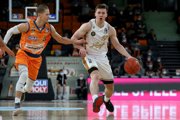 一个出场的 一个出场的